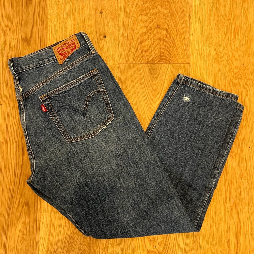 Vintage Embroidered Levi’s Women’s 501 Denim Jeans (30x28)